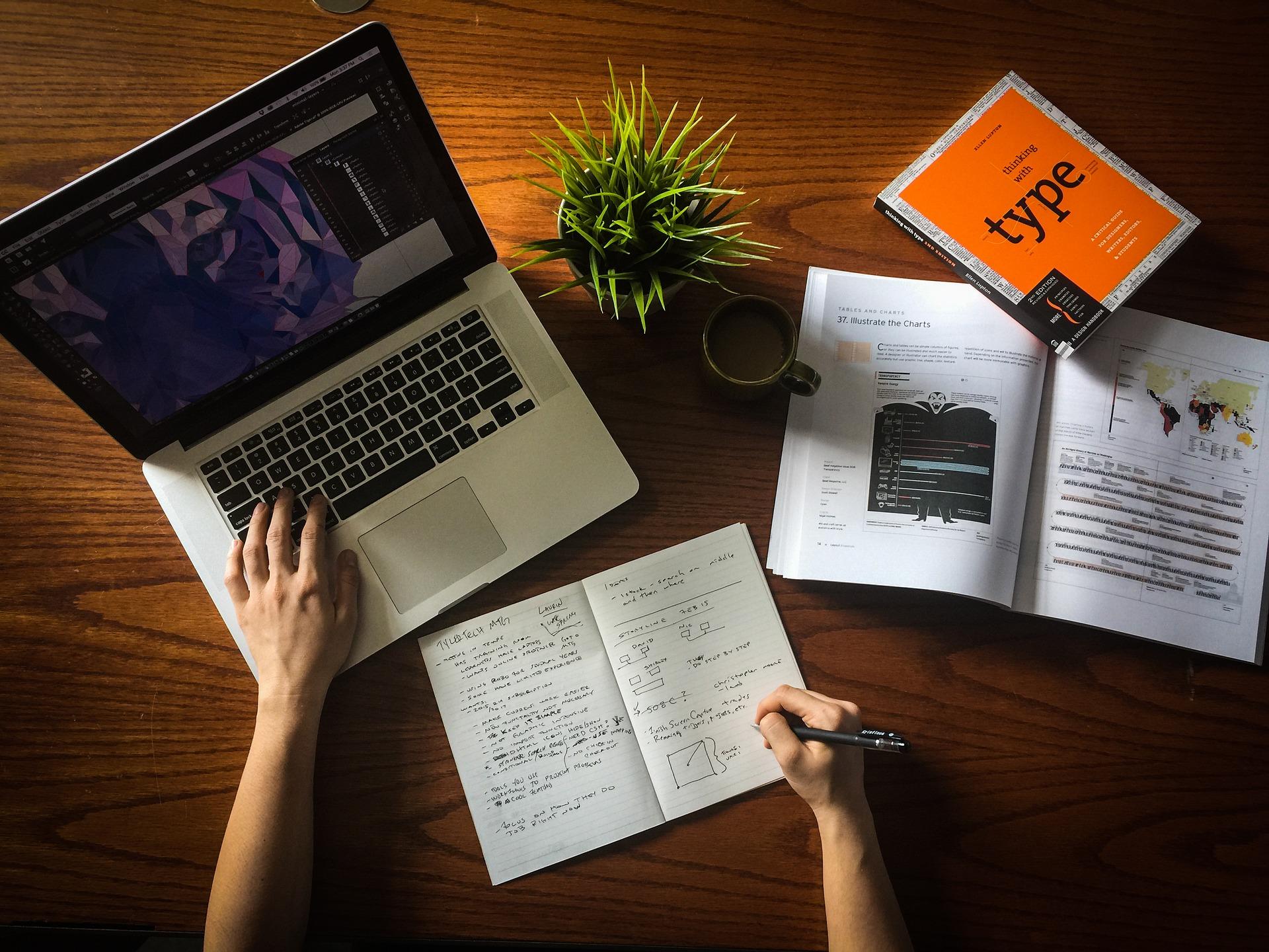 workspace-2167299_1920.jpg
