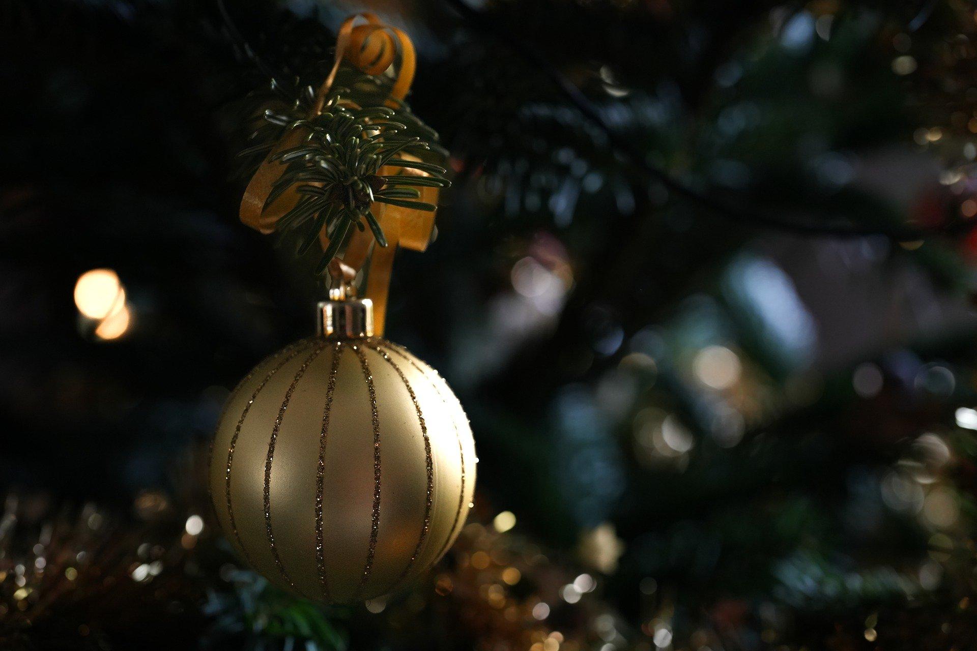 christmas-balls-6848782_1920.jpg