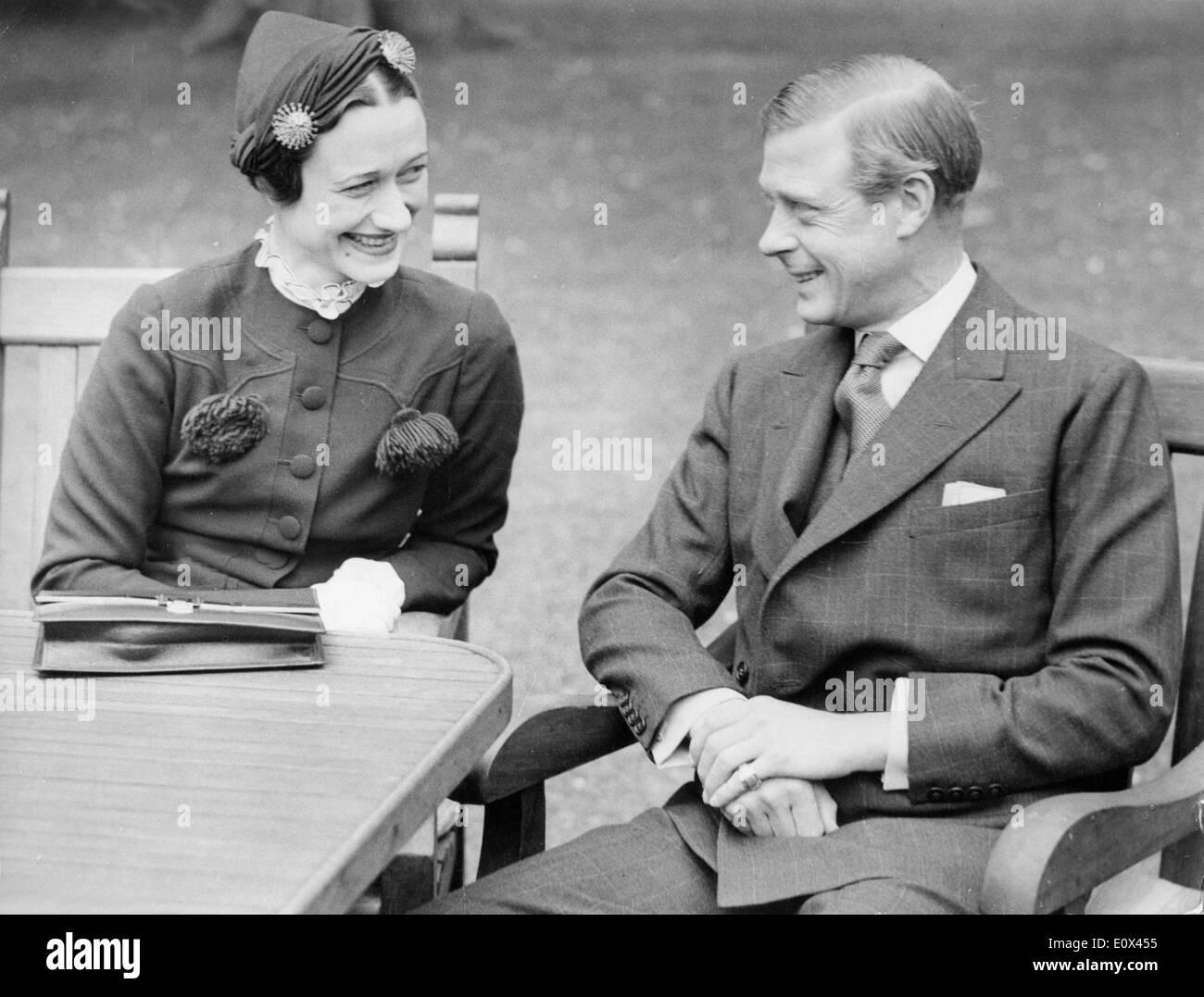 edward-viii-and-wife-wallis-simpson-at-chateau-de-cande-E0X455.jpg