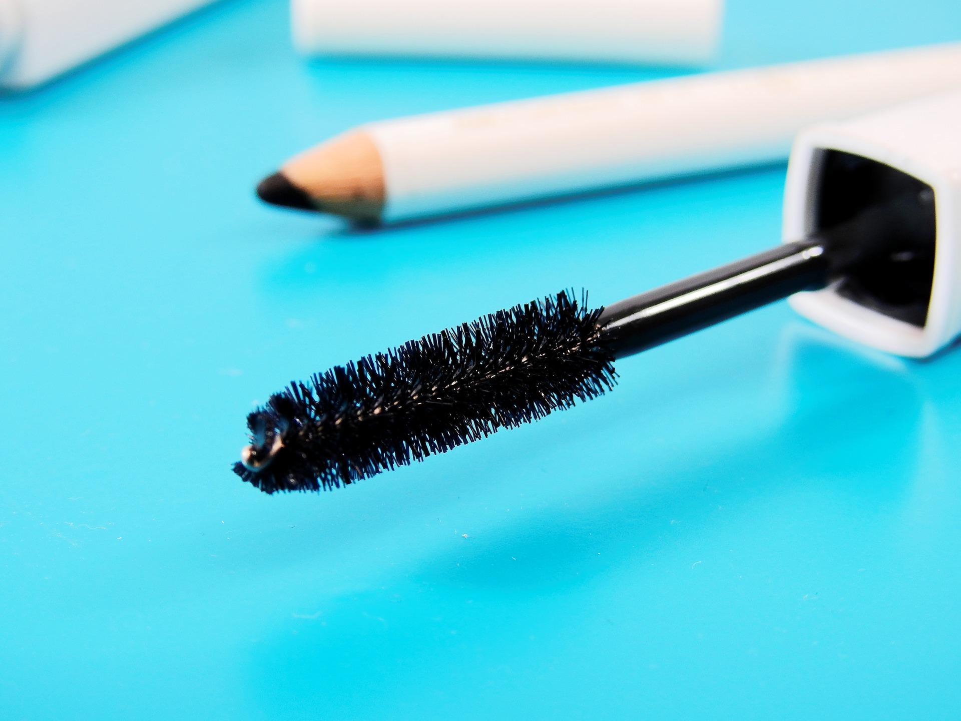 eyeliner-g90e5dfdcf_1920.jpg