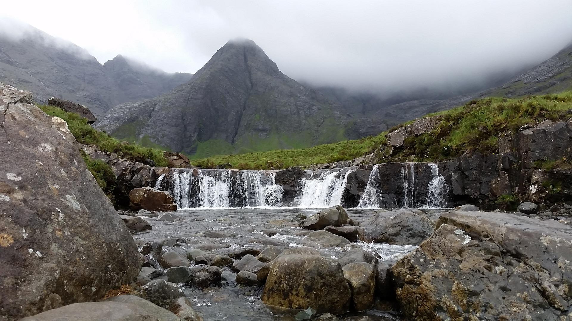 fairy-pools-g1acd7d77e_1920.jpg