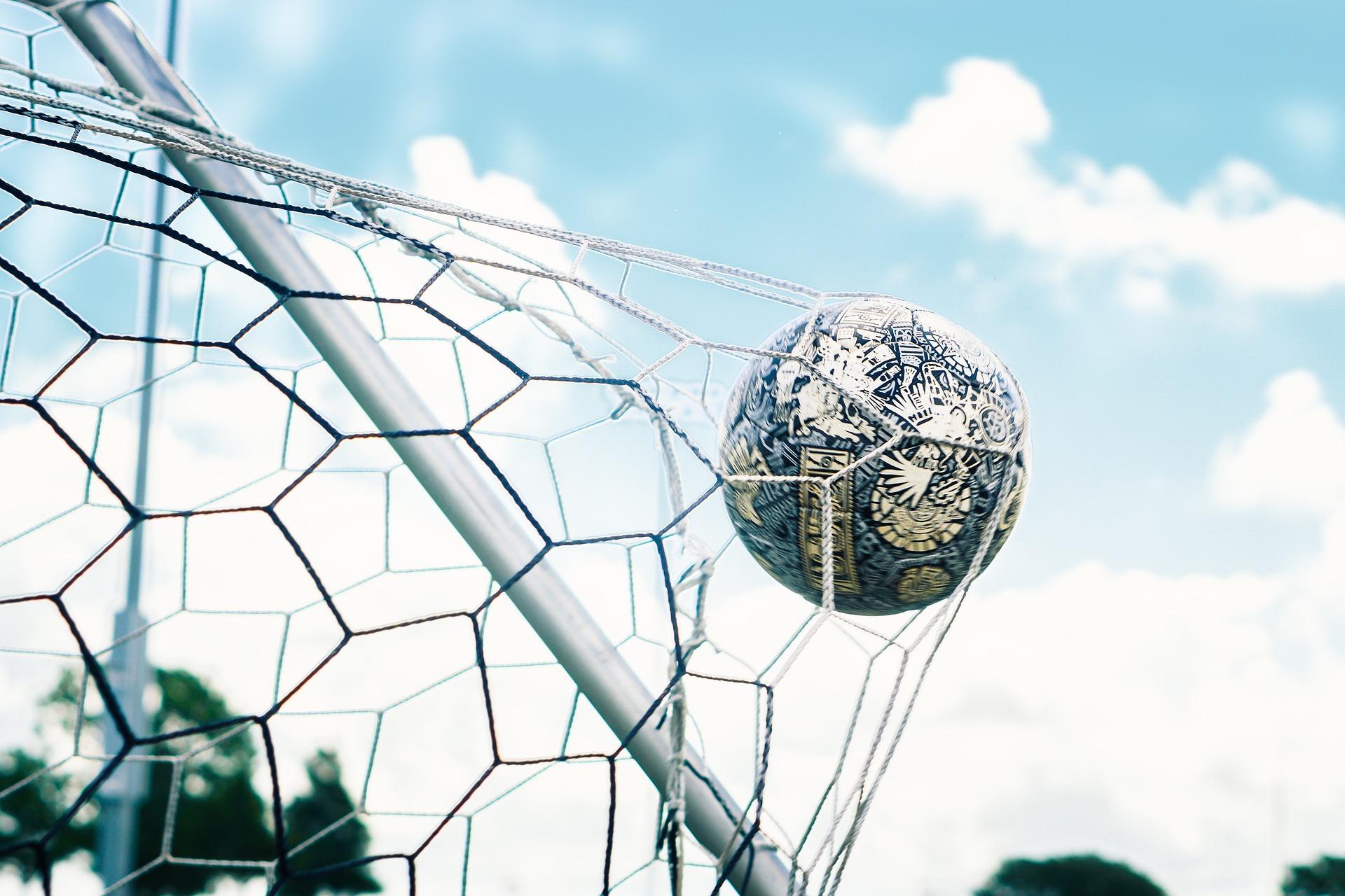 soccer-g43f689621_1920.jpg