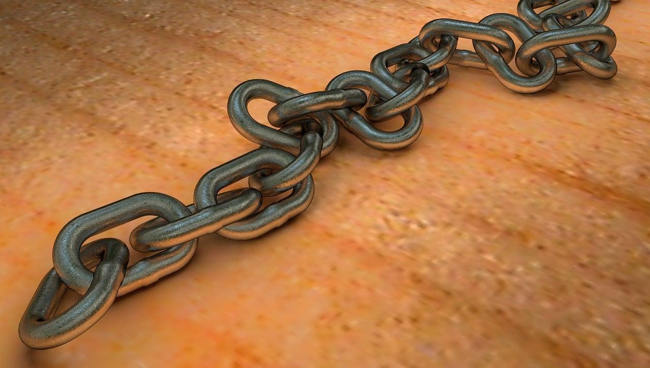 chain-257492_1280.jpg